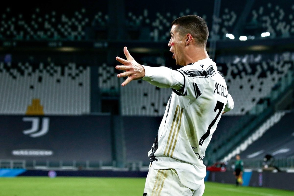 Cristiano Ronaldo equals Messi Champions League record - Bóng Đá