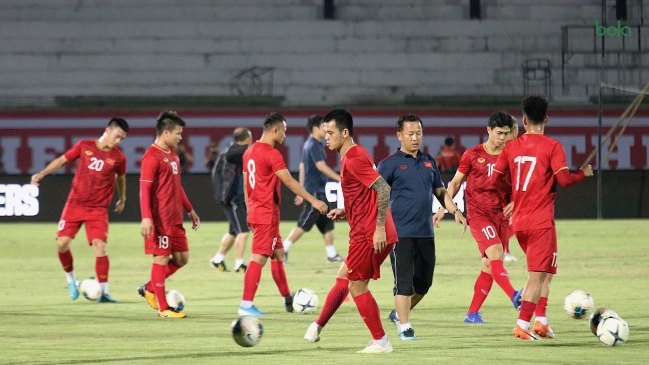 Không ngờ! CĐV Indonesia điên tiết, đổ xô cổ vũ Việt Nam - Bóng Đá