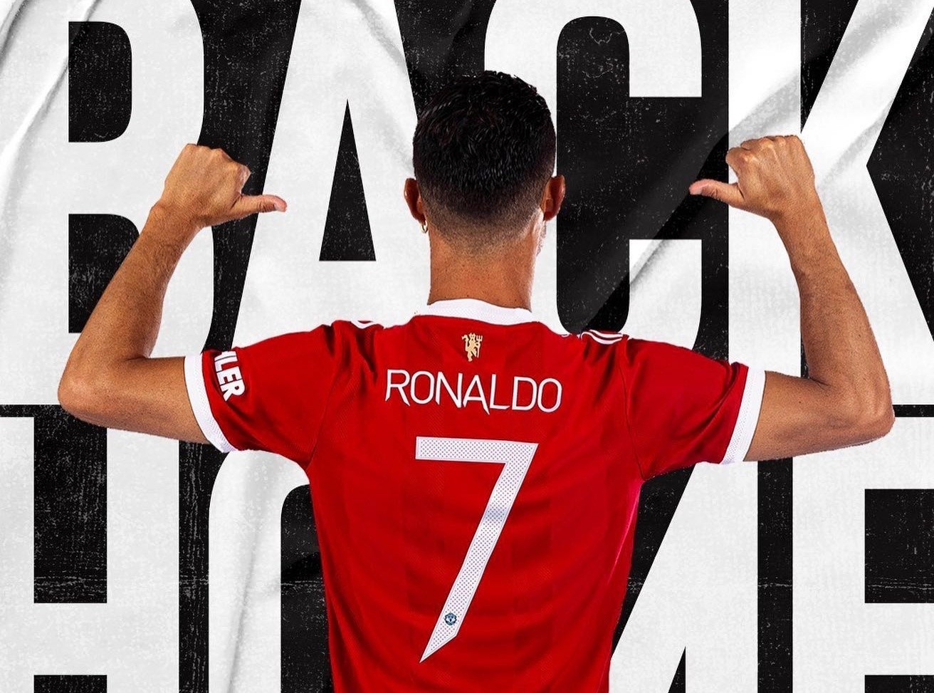 Ronaldo arrives at Carrington - Bóng Đá