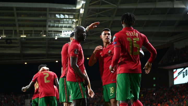 Ronaldo nhạt nhòa trong chiến thắng của Bồ Đào Nha - Bóng Đá