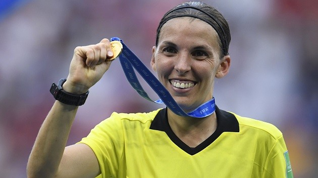 CHÍNH THỨC: Champions League có quyết định lịch sử ở vị trí trọng tài - Bóng Đá