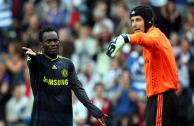 Essien on Petr Cech  - Bóng Đá