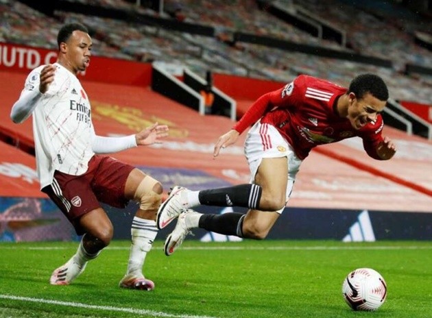 Man Utd chief Ed Woodward held Gabriel Magalhaes meeting as Arsenal expose transfer error - Bóng Đá