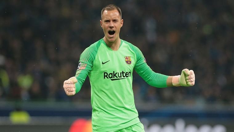 'In football you never know what's going to happen': Barcelona keeper Marc-Andre Ter Stegen remains coy on his future  - Bóng Đá