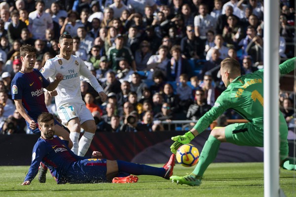'In football you never know what's going to happen': Barcelona keeper Marc-Andre Ter Stegen remains coy on his future  - Bóng Đá