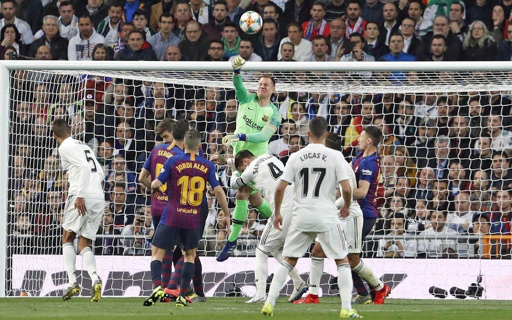 'In football you never know what's going to happen': Barcelona keeper Marc-Andre Ter Stegen remains coy on his future  - Bóng Đá