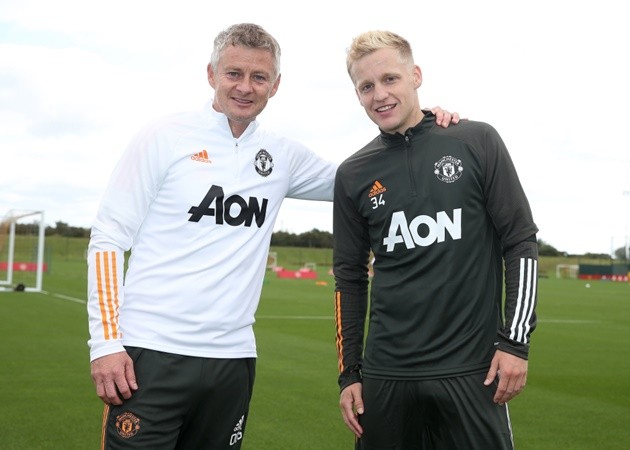 Dự bị ở Man Utd, Van de Beek bị đồng nghiệp nữ 'troll' cực gắt - Bóng Đá