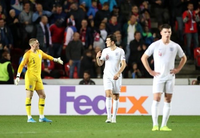 Fan Man Utd nóng máu: '80 triệu bảng? Tôi còn giá trị hơn cậu ta nhiều' - Bóng Đá