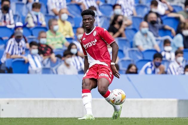 Arsenal quyết tâm chiêu mộ cỗ máy tắc bóng được Man Utd theo đuổi - Bóng Đá