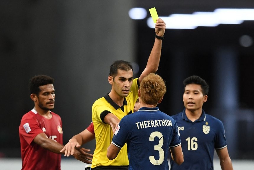 Theerathon đáp trả khi bị chỉ trích chơi xấu tại AFF Cup - Bóng Đá