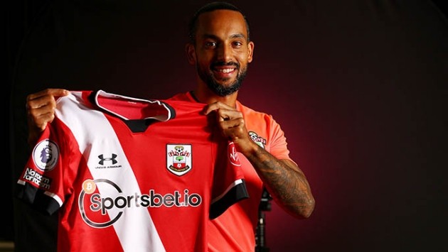 Walcott set to remain a Saint - Bóng Đá