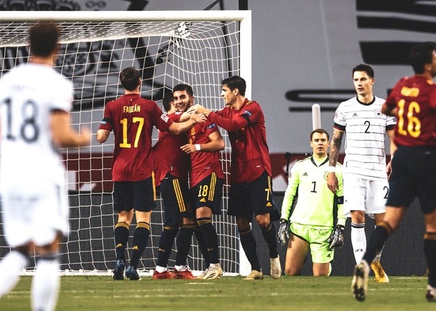 Sao Man City lập hat-trick, Tây Ban Nha 'thảm sát' Đức không tưởng - Bóng Đá