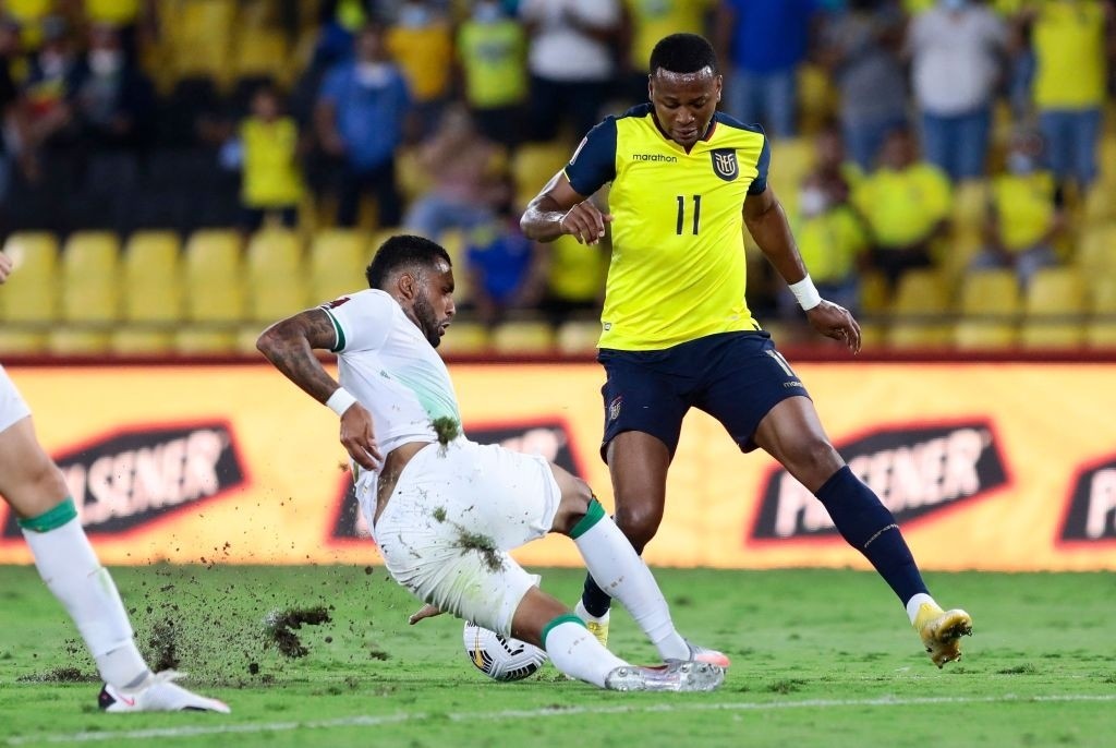VL World Cup Nam Mỹ: Sanchez và James Rodriguez ngồi nhà - Bóng Đá