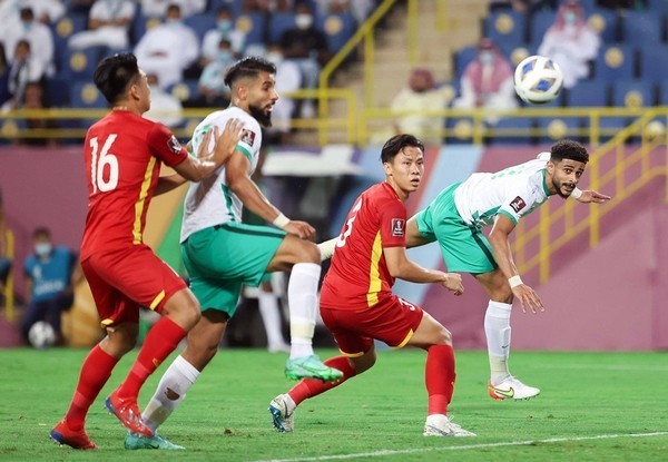 Tan hoang hàng thủ, thầy Park chọn ai cho nhân sự ĐT Việt Nam - Bóng Đá