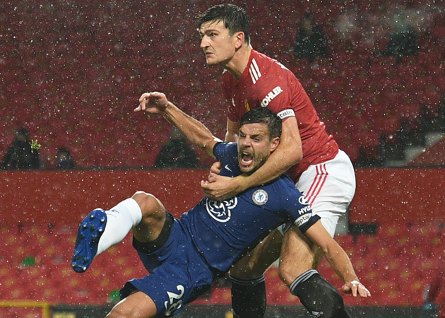 Maguire quá mạo hiểm, suýt thành 'tội đồ' khiến Man Utd mất điểm - Bóng Đá
