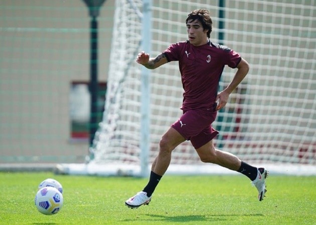 'Siêu trung vệ' và Ibra: Đội hình chất lừ giúp AC Milan lên đỉnh Serie A - Bóng Đá