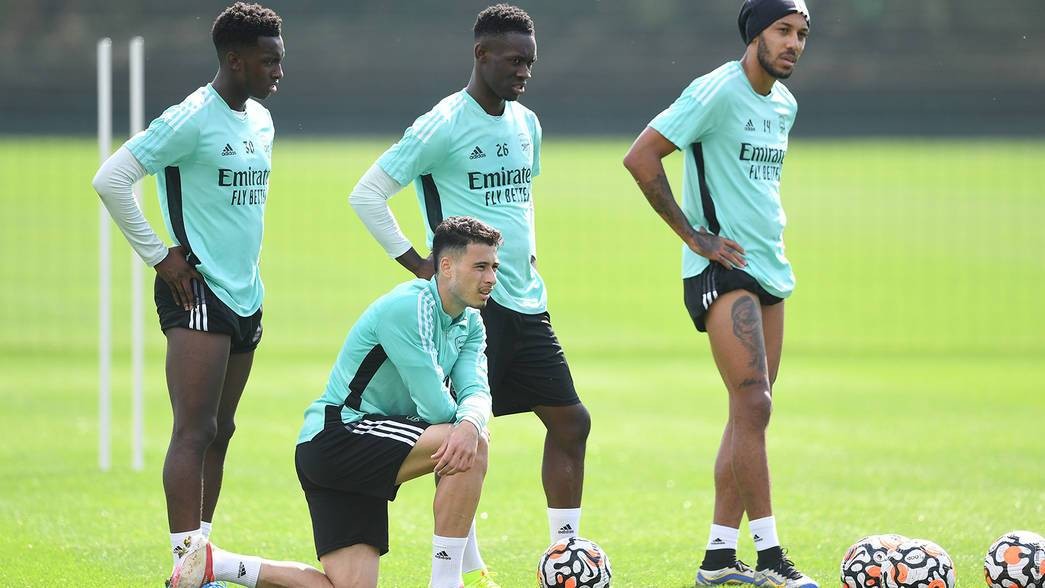 Cú hích lớn xuất hiện, tân binh đầy mạnh mẽ trên sân tập Arsenal - Bóng Đá