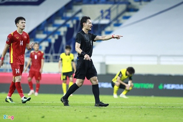 Trưởng ban trọng tài Dương Văn Hiền nhận định tình huống thổi 11m của Văn Toàn - Bóng Đá