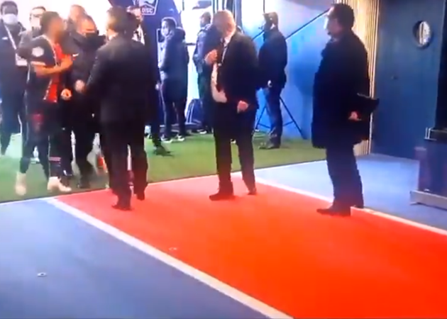 CHOÁNG! Neymar nổi máu 'côn đồ', gây hấn xong đòi đánh đối phương - Bóng Đá