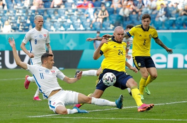 Hỗn loạn phút bù giờ, Thụy Điển hú vía vượt ải Slovakia - Bóng Đá