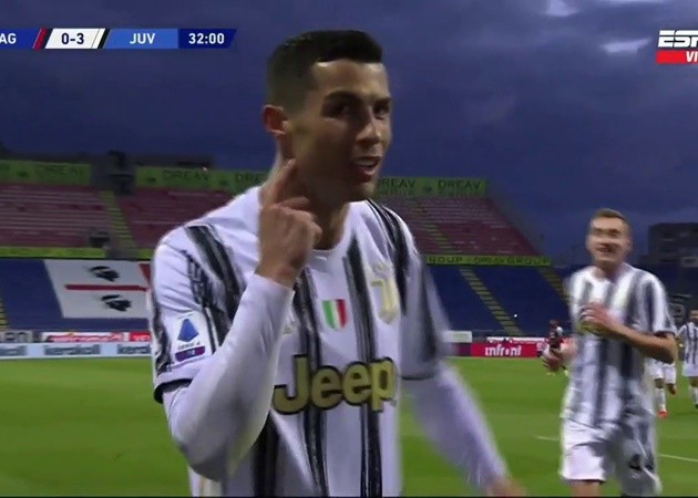 Watch Cristiano Ronaldo send cheeky message to doubters as he celebrates first-half HAT-TRICK for Juventus vs Cagliari - Bóng Đá