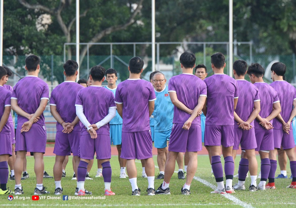 Tuyển Việt Nam: Tưởng thách thức lại hóa... thong dong - Bóng Đá