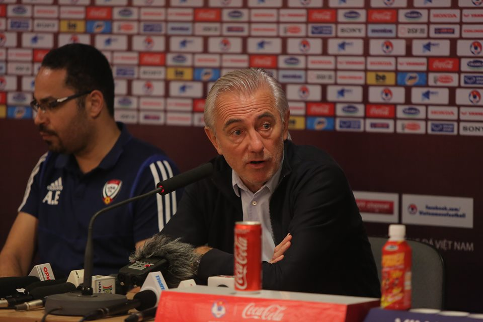Thua Việt Nam, HLV UAE không phục: 