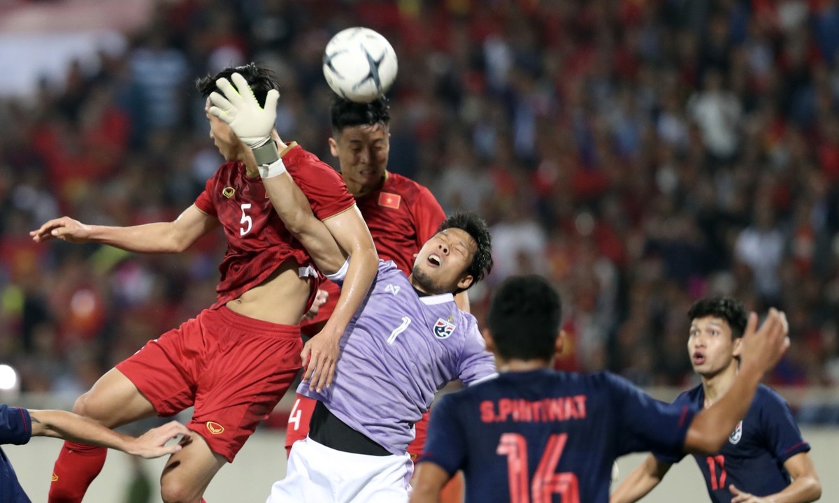 FOX Sports khẳng định không hề phỏng vấn trọng tài Graham Poll - Bóng Đá