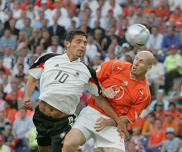 'Vết sẹo Jaap Stam gây ra cho tôi 16 năm trước vẫn còn đây' - Bóng Đá