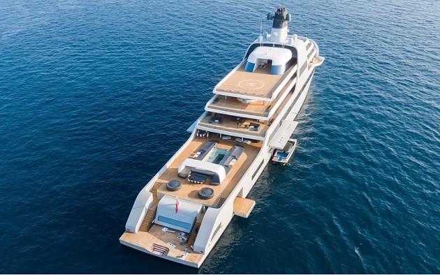 Roman Abramovich's £430m superyacht targeted by activists before fleeing to safety - Bóng Đá