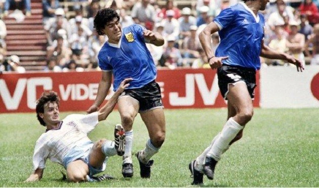 Chiếc áo Maradona mang khi ghi bàn thắng bằng tay đang do ai sở hữu? - Bóng Đá