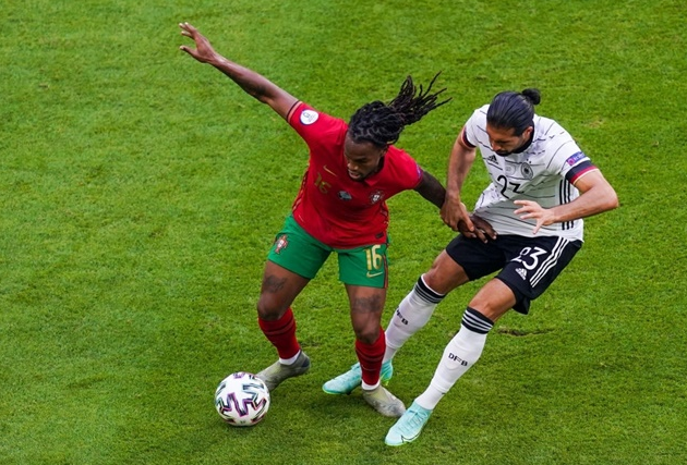 Why 'Bums Are A Secret Weapon In Football' - Bóng Đá