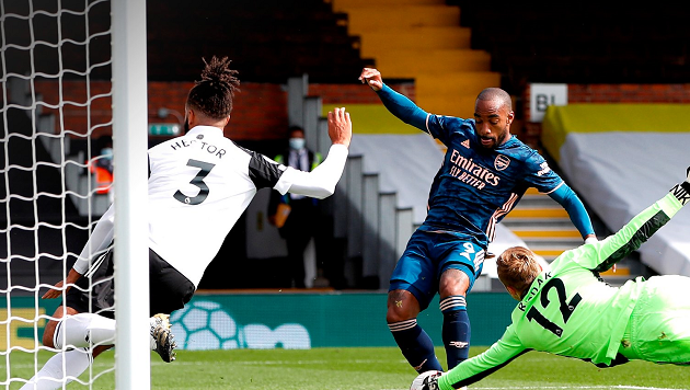 Lacazette is the only player to score the first goal of the Premier League season twice  - Bóng Đá
