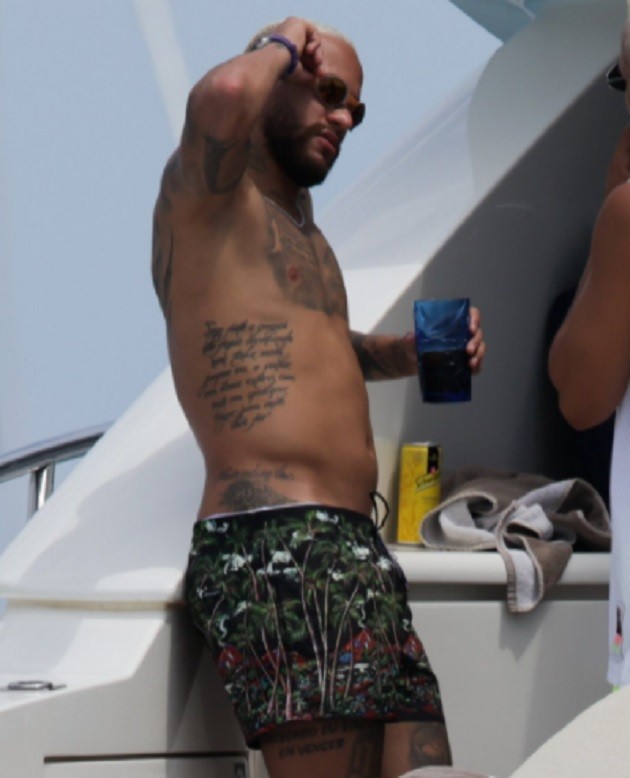 Neymar seems to have gained a lot of weight: new holiday photos are popping up - Bóng Đá