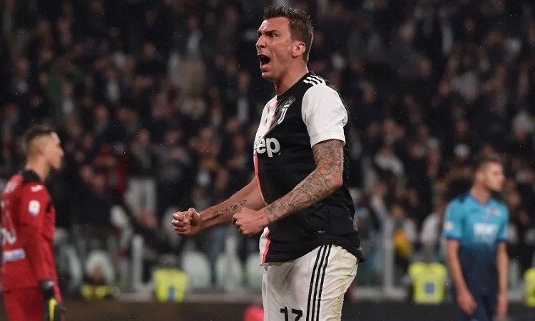 Maurizio Sarri confirms Mario Mandzukic isn't training with Juventus amid Man Utd interest - Bóng Đá