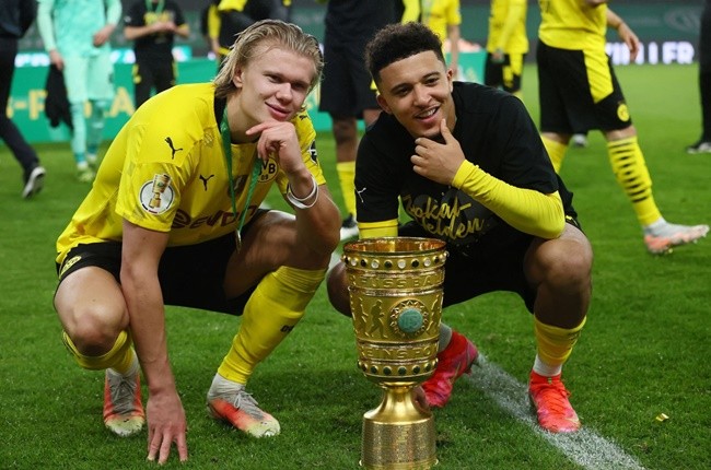 Haaland đầy uy lực, làm tân binh Bayern ngã sõng soài rồi ghi bàn - Bóng Đá