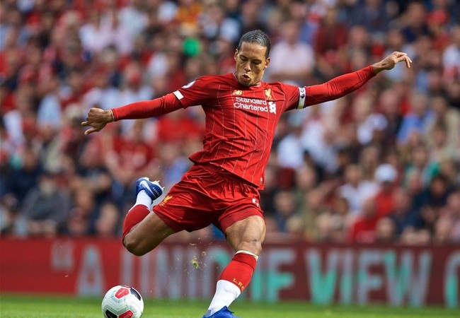 Virgil van Dijk replies when asked if Chelsea FC, Leicester City are in the title race - Bóng Đá