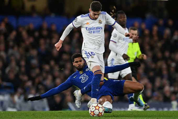 Real xuất hiện 2 cỗ máy pressing, cày nát tuyến giữa Chelsea - Bóng Đá