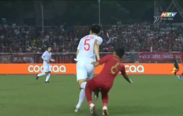 Văn Hậu với khoảnh khắc xù xì, gan góc nhưng đó là bước ngoặt của U22 Việt Nam - Bóng Đá