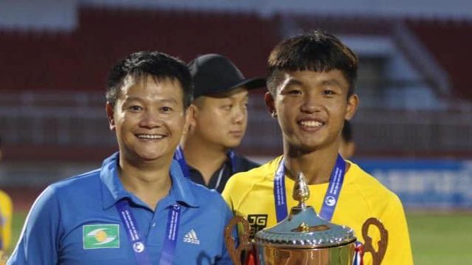Cùng SLNA vô địch, Văn Quyến đưa ra câu trả lời về 