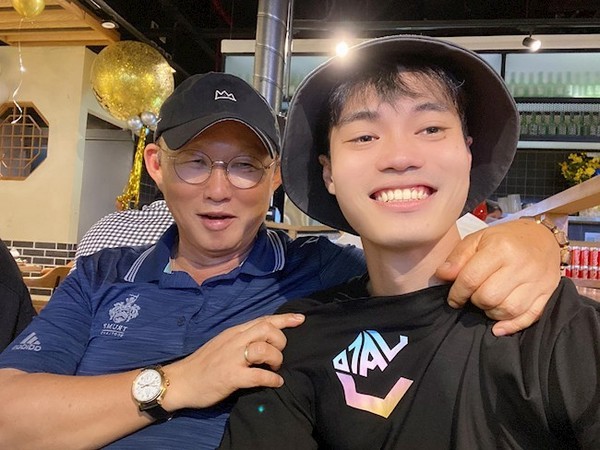 Lộ thời điểm V-League trở lại; thầy Park học tiếng Việt - Bóng Đá