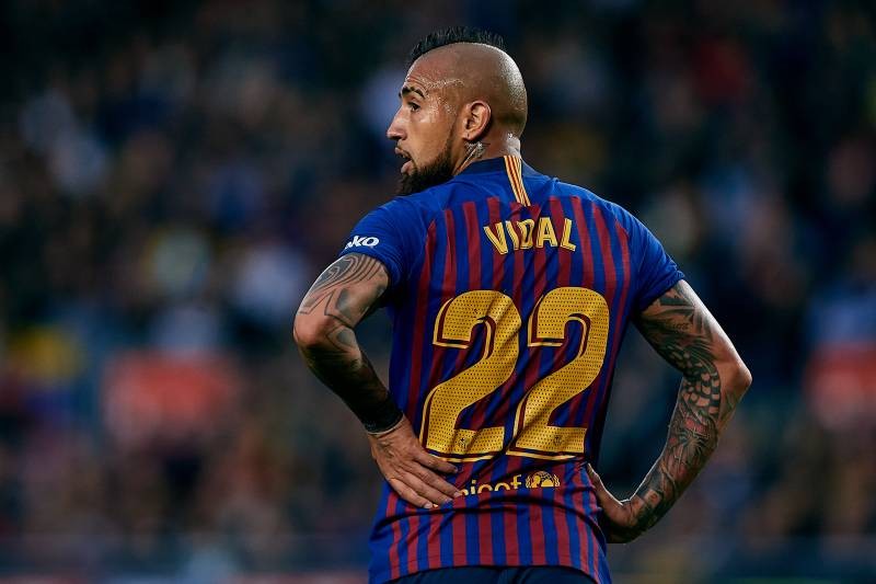 Barcelona: Many fans have shown little sympathy to Arturo Vidal’s frustrations - Bóng Đá
