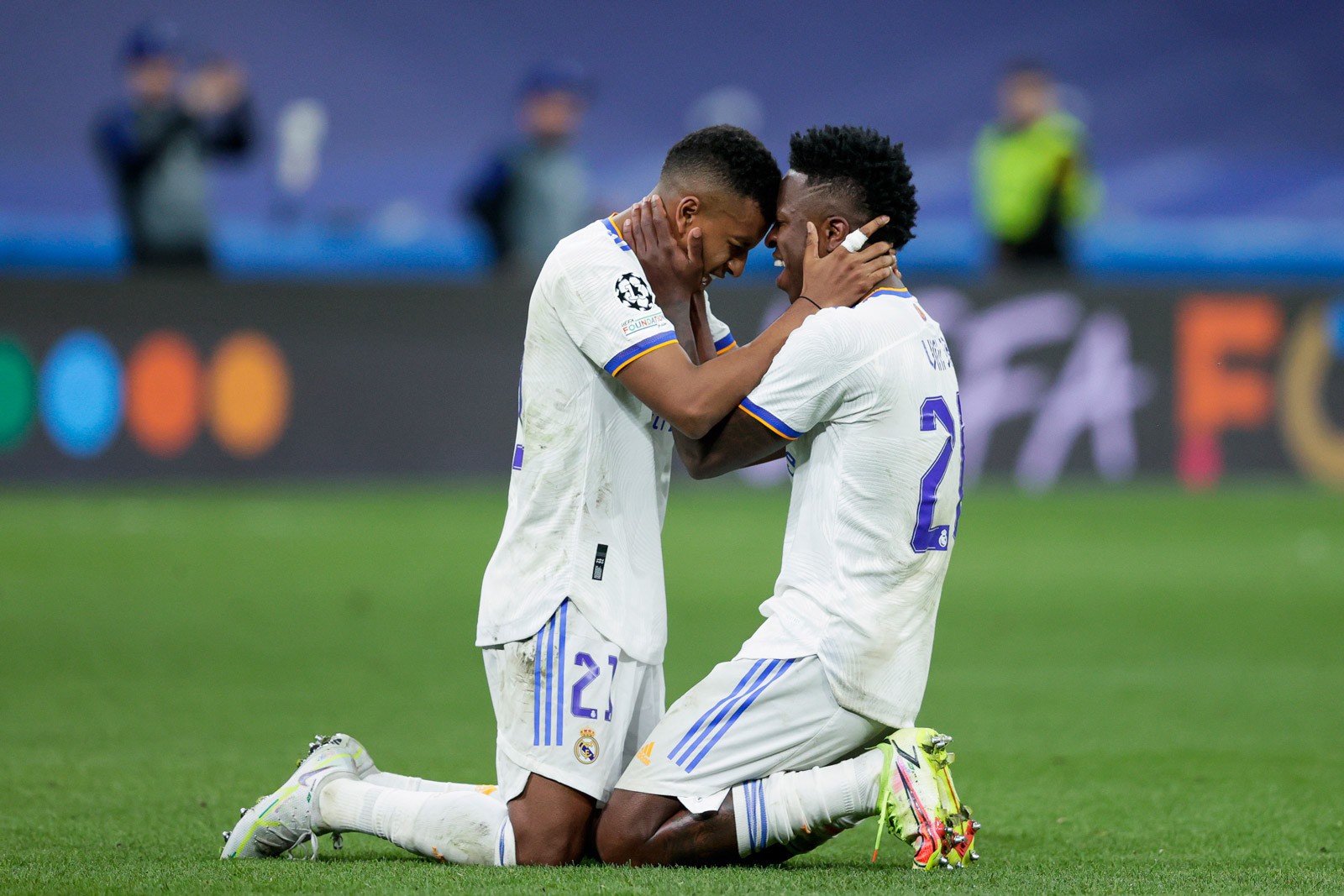 Đội hình tiêu biểu vòng 5 La Liga: Cặp cánh Real, ấn tượng Lewandowski - Bóng Đá