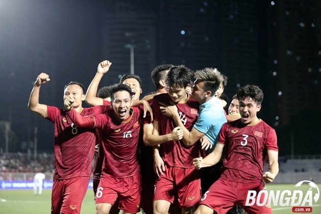 Tuyển nữ Việt Nam ở lại tiếp lửa cho U22 Việt Nam - Bóng Đá