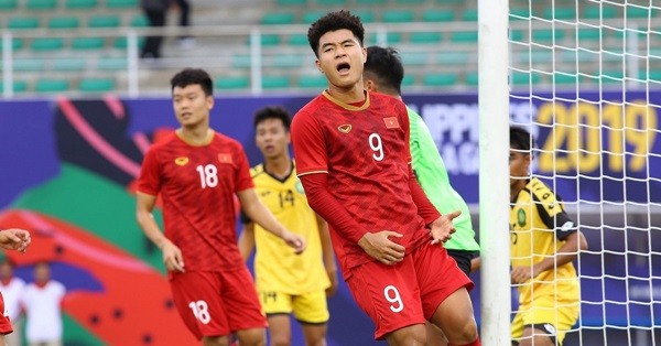 CĐV Brunei tức giận sau trận thua đậm - Bóng Đá