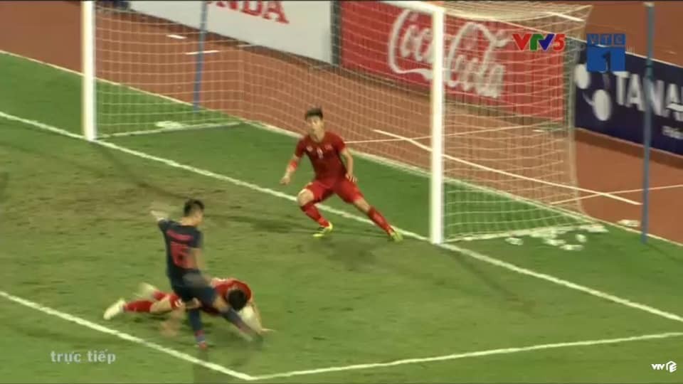 Báo Hà Lan: Đoàn Văn Hậu phá bóng cảm tử chẳng khác gì John Terry - Bóng Đá