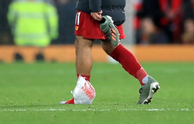 Liverpool sweating with Mohamed Salah spotted wearing protective boot - Bóng Đá