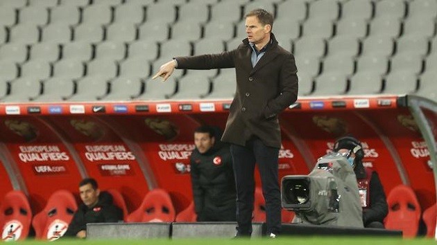 Depay miss pen - Bóng Đá