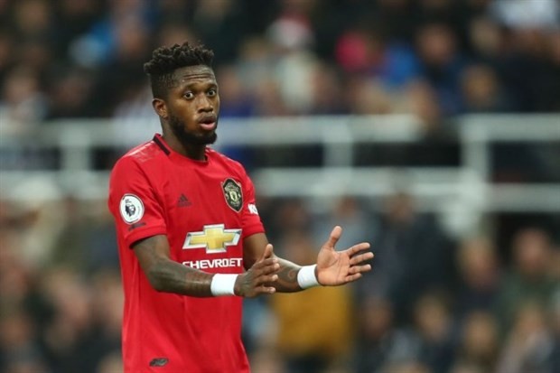 Khó tin! CĐV Man Utd bảo vệ... 