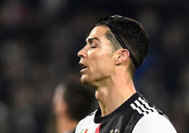 Trình làng phụ kiện mới, Ronaldo trở thành 